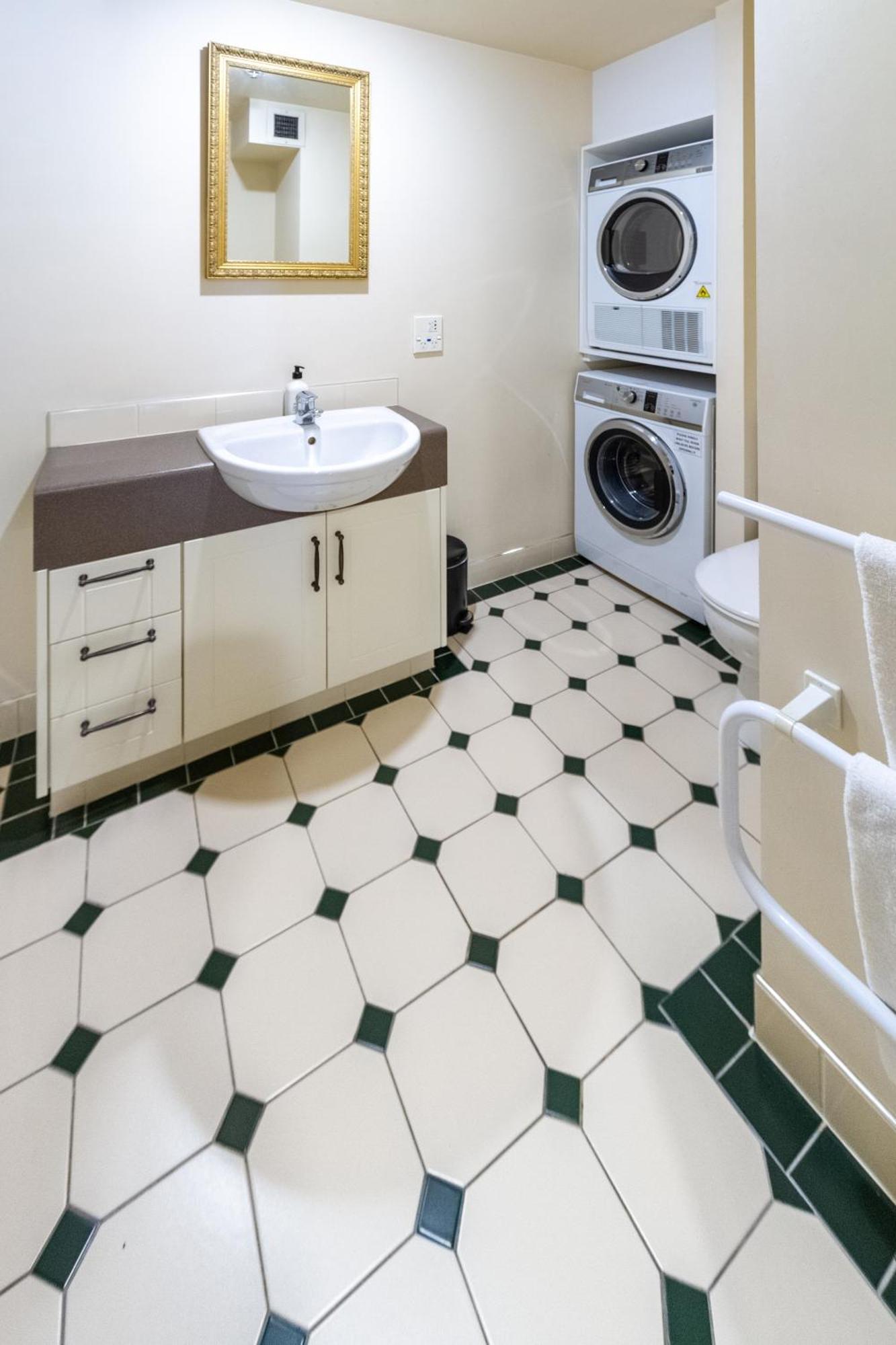 Beauty In The Cbd - 1Bed Free Parking Pool Daire Christchurch Dış mekan fotoğraf